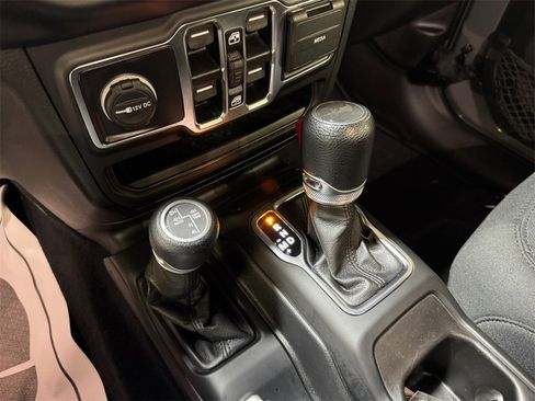 Used 2023 Jeep Wrangler Unlimited w/ Cold Weather Group image 21