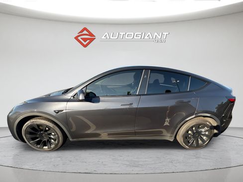 Used 2024 Tesla Model Y Long Range RWD image 6