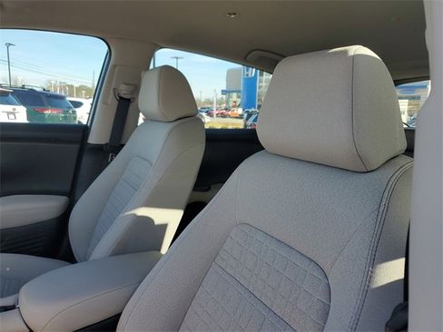 Certified 2023 Honda HR-V LX image 12