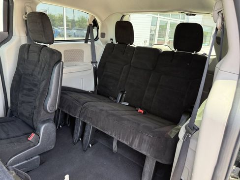Used 2016 Dodge Grand Caravan SXT FWD image 16