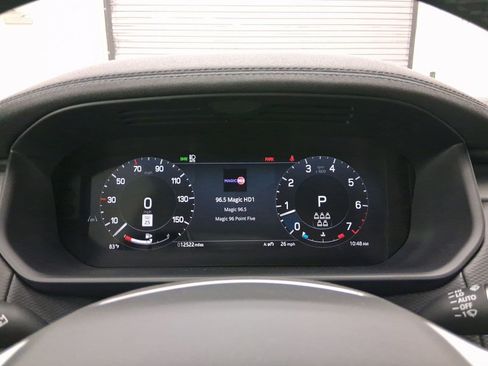 Used 2025 Land Rover Discovery Dynamic SE image 16