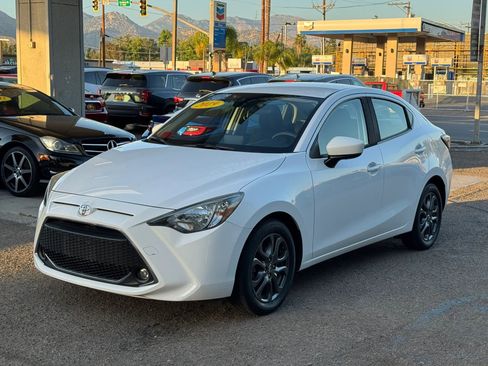 Used 2019 Toyota Yaris LE FWD image 5