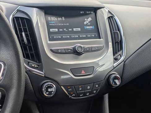 Used 2018 Chevrolet Cruze LT FWD image 15