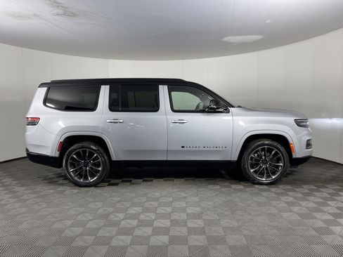 Used 2025 Jeep Grand Wagoneer Series III w/ Rear Seat Video Group 1 image 5