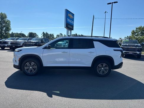 Used 2025 Chevrolet Traverse LT AWD/4WD image 9