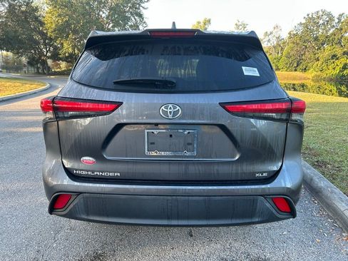 Certified 2023 Toyota Highlander XLE image 4