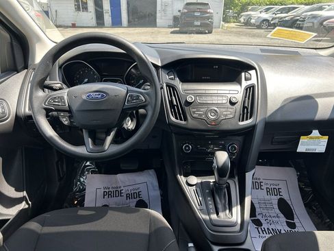 Used 2018 Ford Focus SE FWD image 12