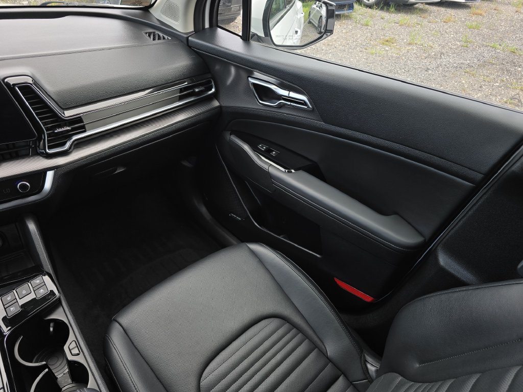 Used 2025 Kia Sportage SX FWD image 22
