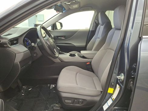 Certified 2022 Toyota Venza LE image 11