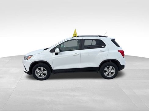 Used 2022 Chevrolet Trax LT w/ LT Convenience Package image 6