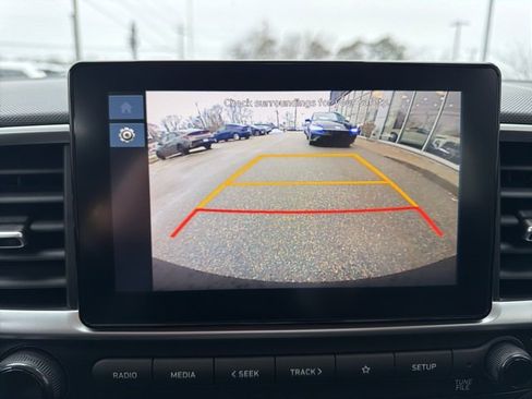 Certified 2025 Hyundai Venue SE image 23