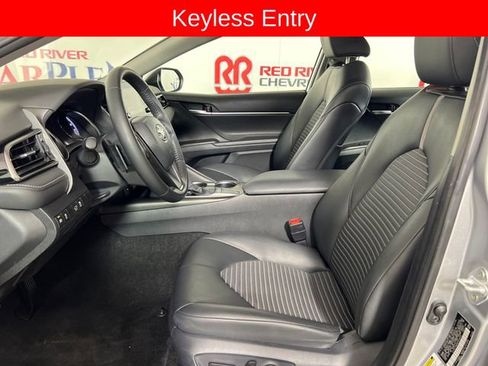 Used 2024 Toyota Camry SE image 10