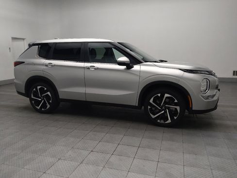 Used 2024 Mitsubishi Outlander SE image 11