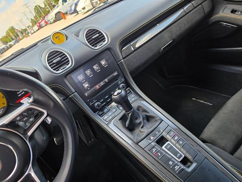 Used 2021 Porsche 718 Boxster Spyder RWD image 29