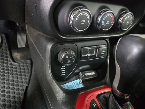 Used 2016 Jeep Renegade Trailhawk image 18