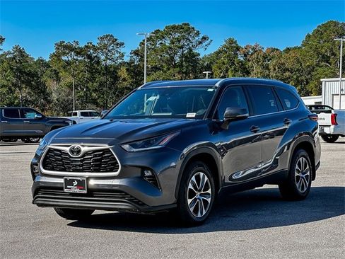 Used 2024 Toyota Highlander XLE image 4