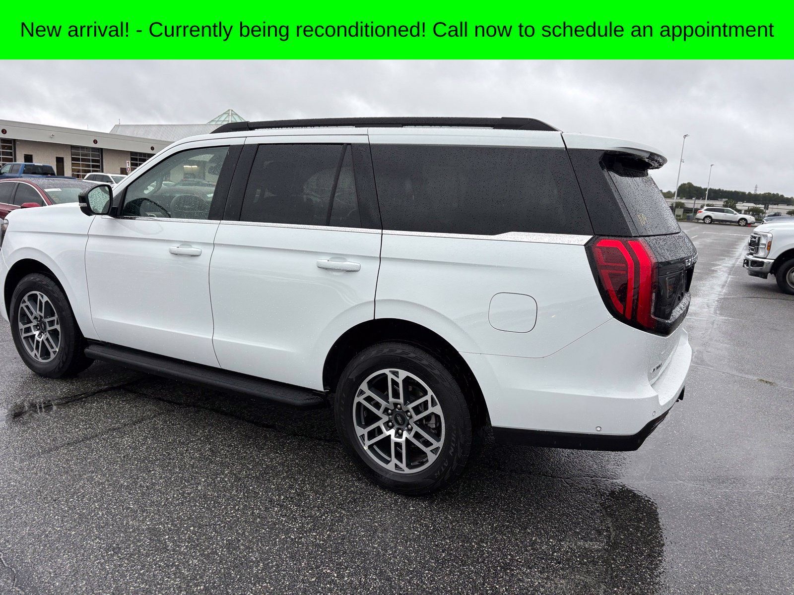Used 2025 Ford Expedition Active AWD/4WD image 6