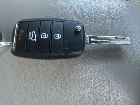 Used 2020 Kia Sportage S FWD image 28