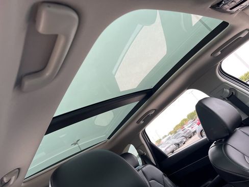 Used 2024 Kia Sorento S w/ Panoramic Sunroof Package image 30