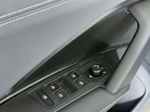 New 2026 Volkswagen Tiguan SE FWD image 19