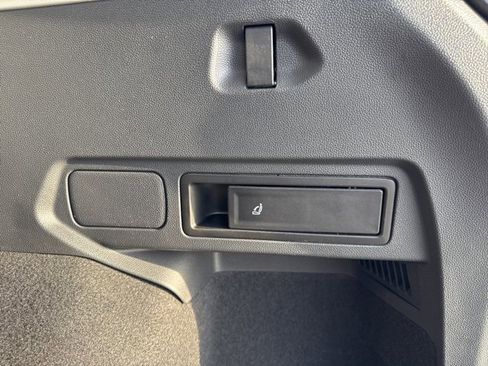 Used 2019 Volkswagen Tiguan SE image 31