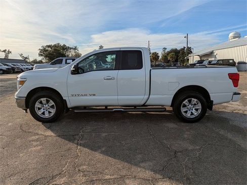 Used 2018 Nissan Titan SV w/ SV Convenience Package image 7