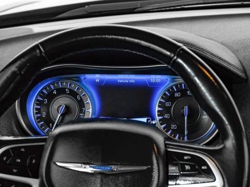 Used 2022 Chrysler 300 Touring w/ Sport Appearance Package image 16