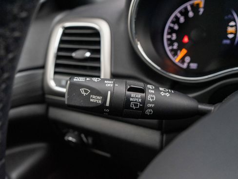 Used 2021 Jeep Grand Cherokee Laredo X AWD/4WD image 27