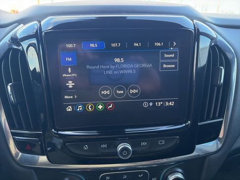Used 2023 Chevrolet Traverse LT image 18