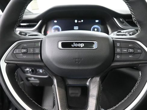 New 2025 Jeep Grand Cherokee Limited w/ Luxury Tech Group II image 24