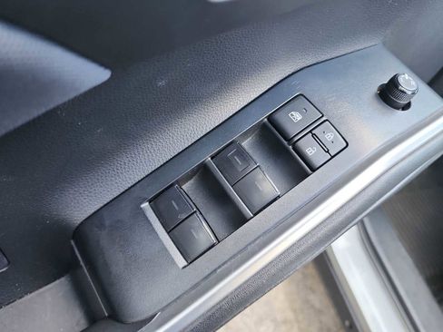 Used 2023 Toyota Highlander L image 15