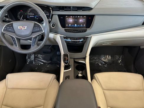 Used 2018 Cadillac XT5 Luxury w/ Driver Awareness Package FWD image 14