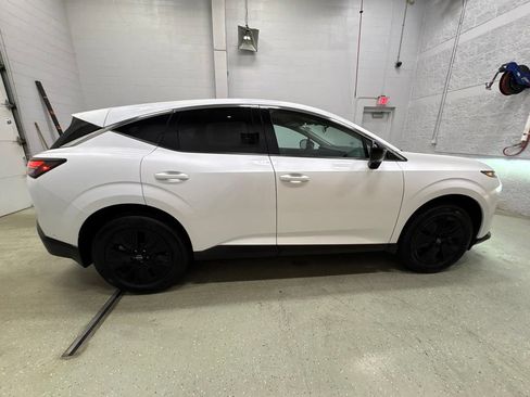 Used 2025 Nissan Murano SV AWD/4WD image 3