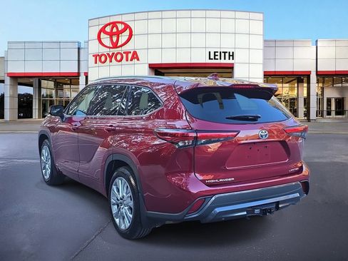 Used 2023 Toyota Highlander Limited image 7
