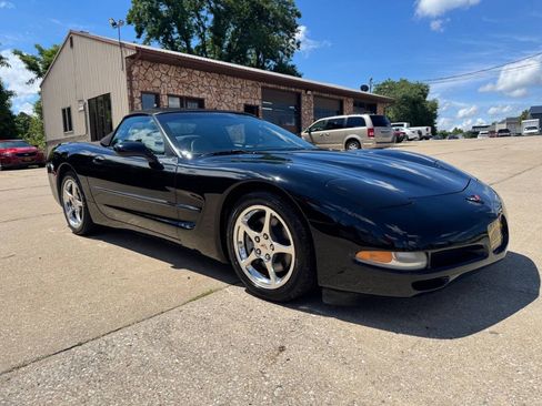 Used 2004 Chevrolet Corvette Convertible w/ Preferred Equipment Group RWD image 3