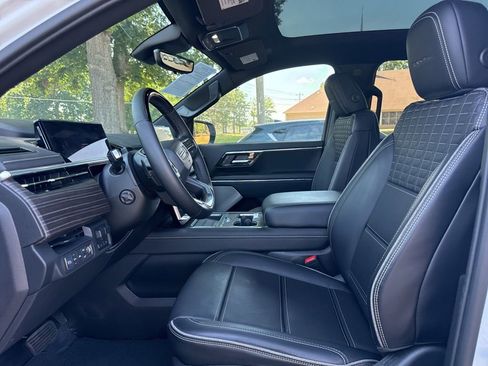 Used 2025 GMC Sierra EV Denali AWD/4WD image 9