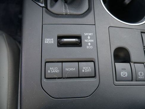 Certified 2023 Toyota Highlander XLE image 22