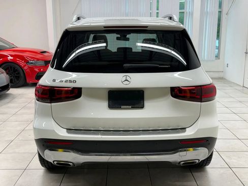 Used 2023 Mercedes-Benz GLB 250 w/ Premium Package image 8