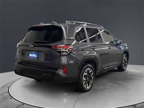 Used 2025 Subaru Forester Premium image 5
