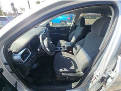 Used 2019 Kia Sorento AWD V6 image 5