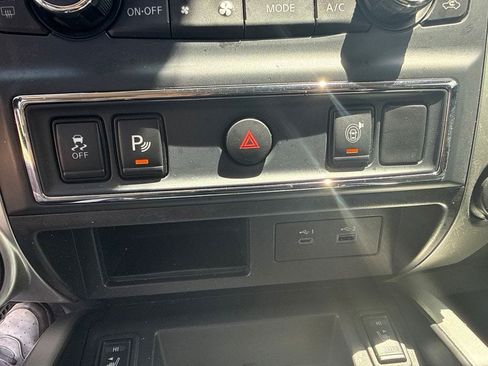 Used 2021 Nissan Titan SV w/ SV Convenience Package AWD/4WD image 23