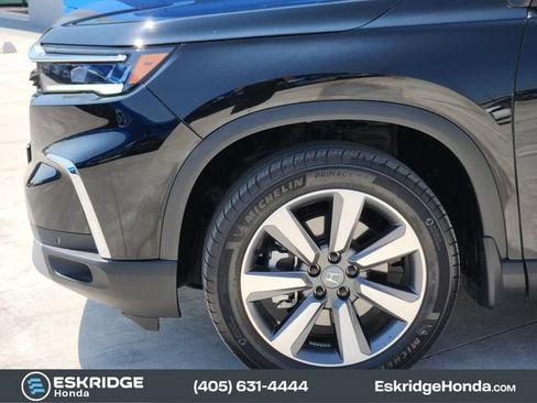 Used 2025 Honda Pilot Touring image 8