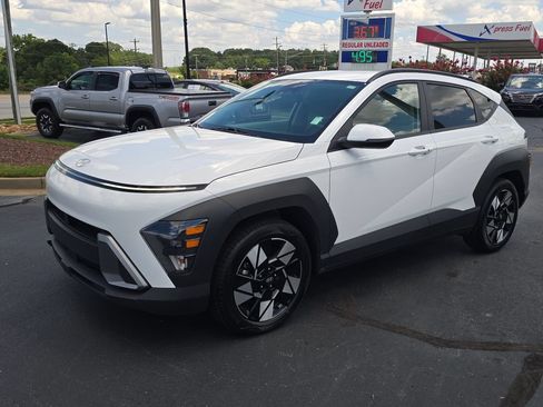 Used 2025 Hyundai Kona SEL FWD image 7
