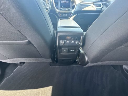 Used 2021 GMC Acadia SLE w/ Driver Convenience Package FWD image 21