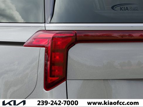 New 2026 Kia Carnival EX FWD image 11