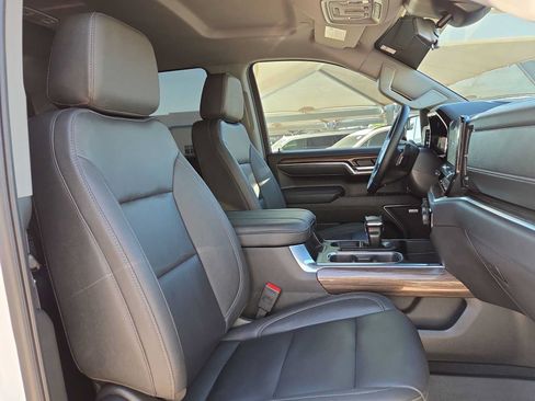 Used 2026 Chevrolet Silverado 1500 LT Trail Boss w/ Convenience Package II AWD/4WD image 18