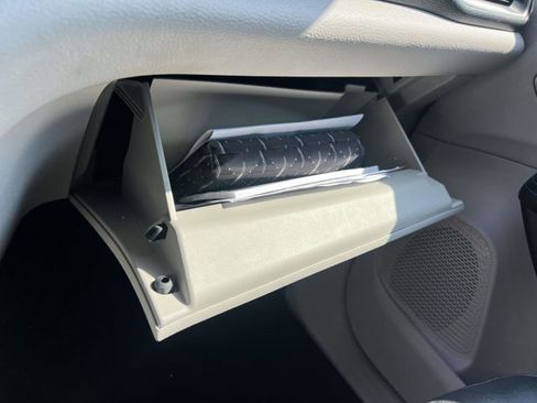 Used 2021 Chrysler Pacifica Touring-L w/ Uconnect Theater Family Group FWD image 34