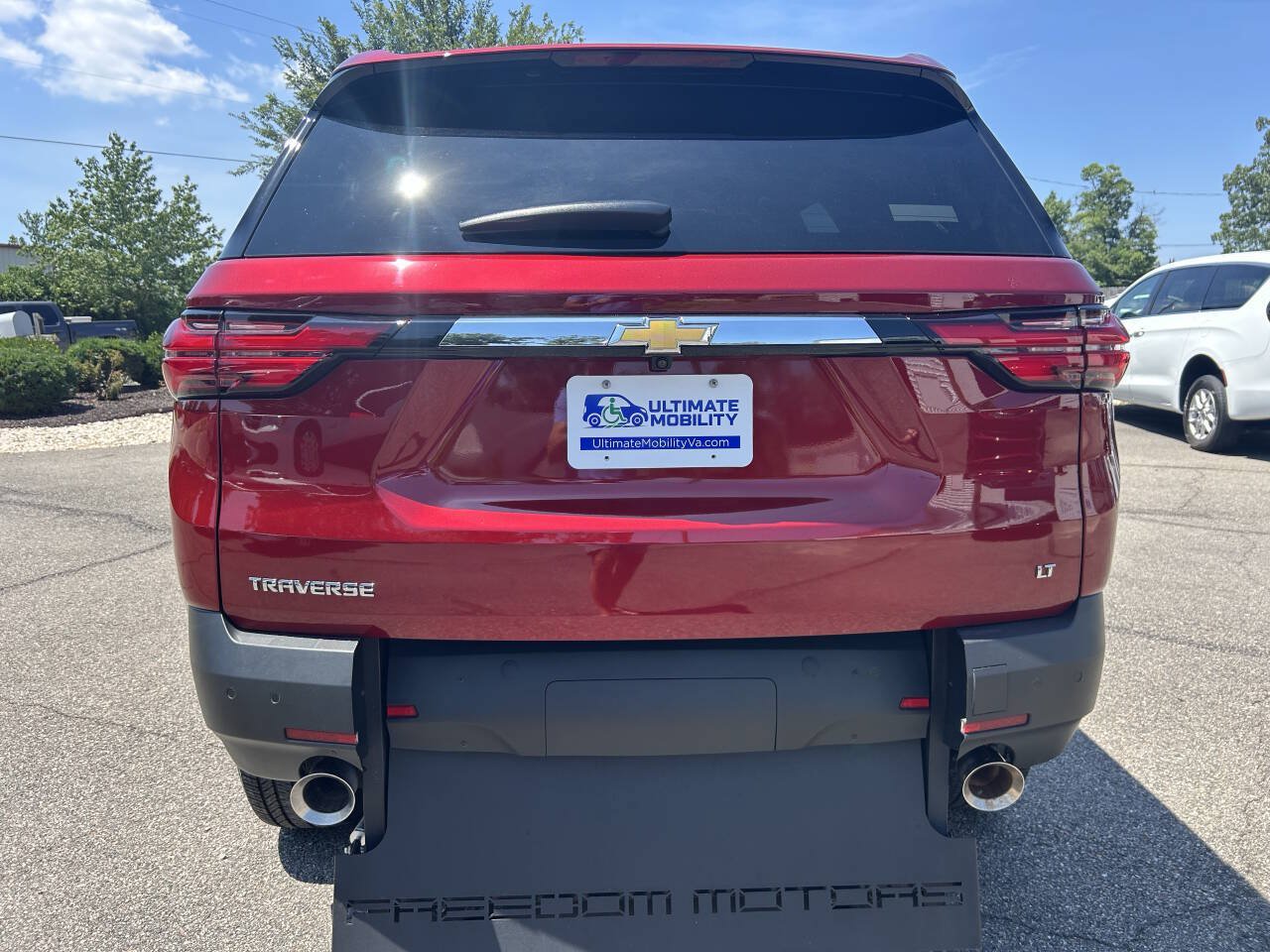 Used 2022 Chevrolet Traverse LT FWD image 7