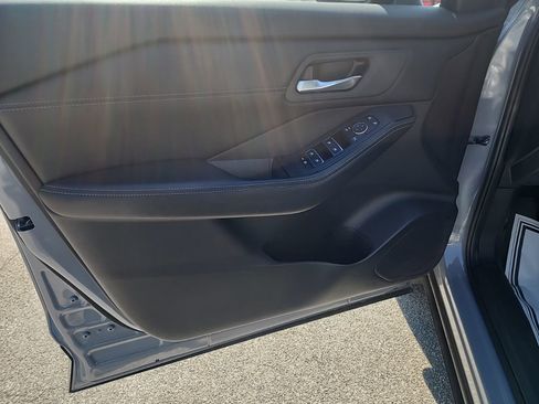 Used 2024 Nissan Rogue SL image 18