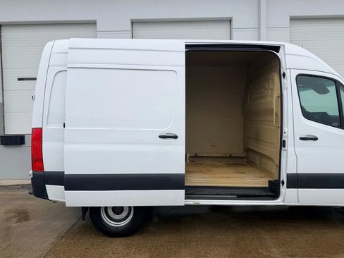Used 2024 Mercedes-Benz Sprinter 3500 image 16